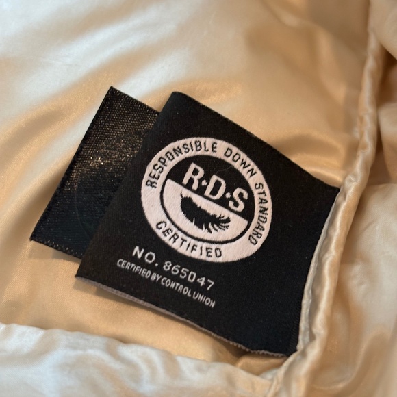 TNA Aritzia The Super Puff Shorty - Size XS - Picture 10 of 11